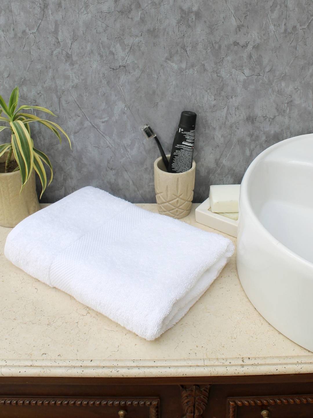 

AVI Living Value Extra Large White Pure Cotton 500 GSM Bath Towel