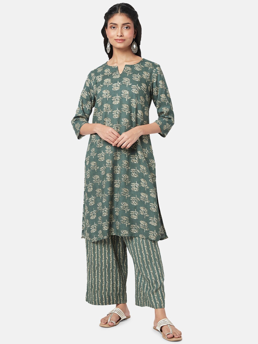 

RANGMANCH BY PANTALOONS Floral Printed Notch Neck Kurta with Palazzos, Green