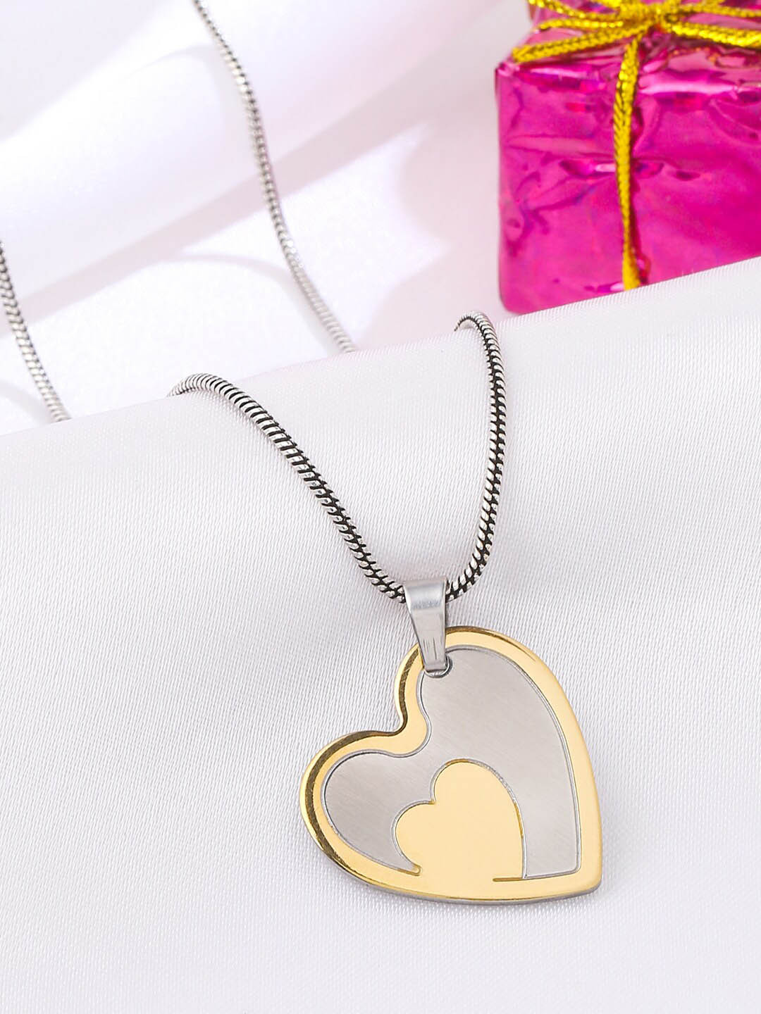 

VIRAASI Heart-Shaped Pendant with Chain, Gold