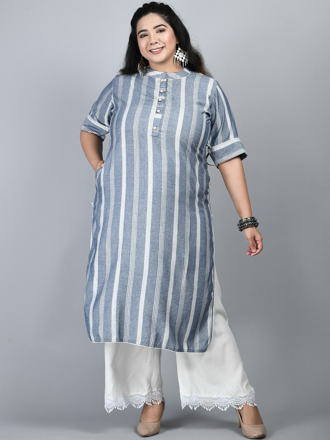 PrettyPlus by Desinoor.com Women Plus Size Striped Kurta with Palazzos, Grey