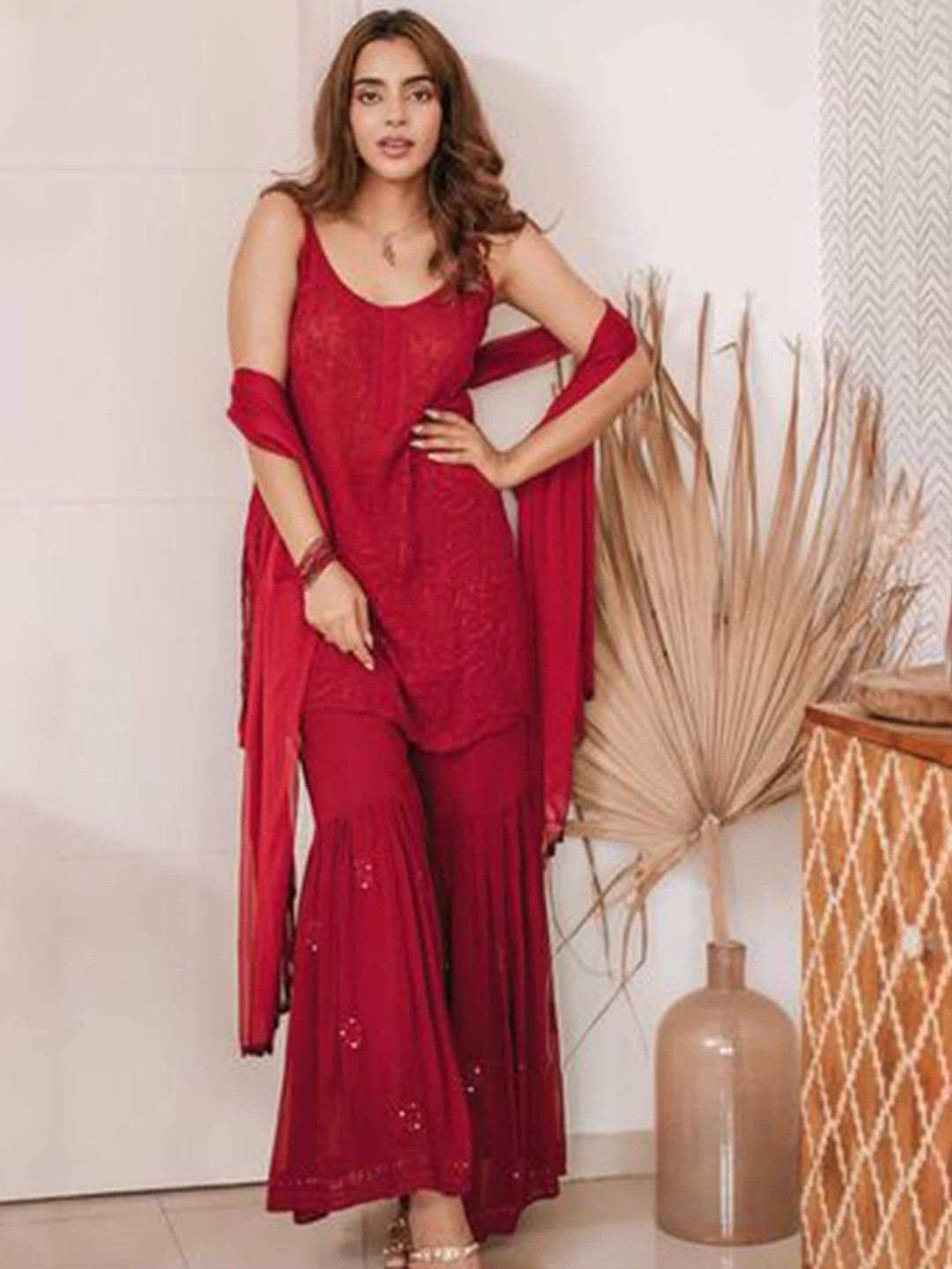 

LABEL AISHWARYRIKA Women Floral Embroidered Thread Work Kurti with Sharara & Dupatta, Red