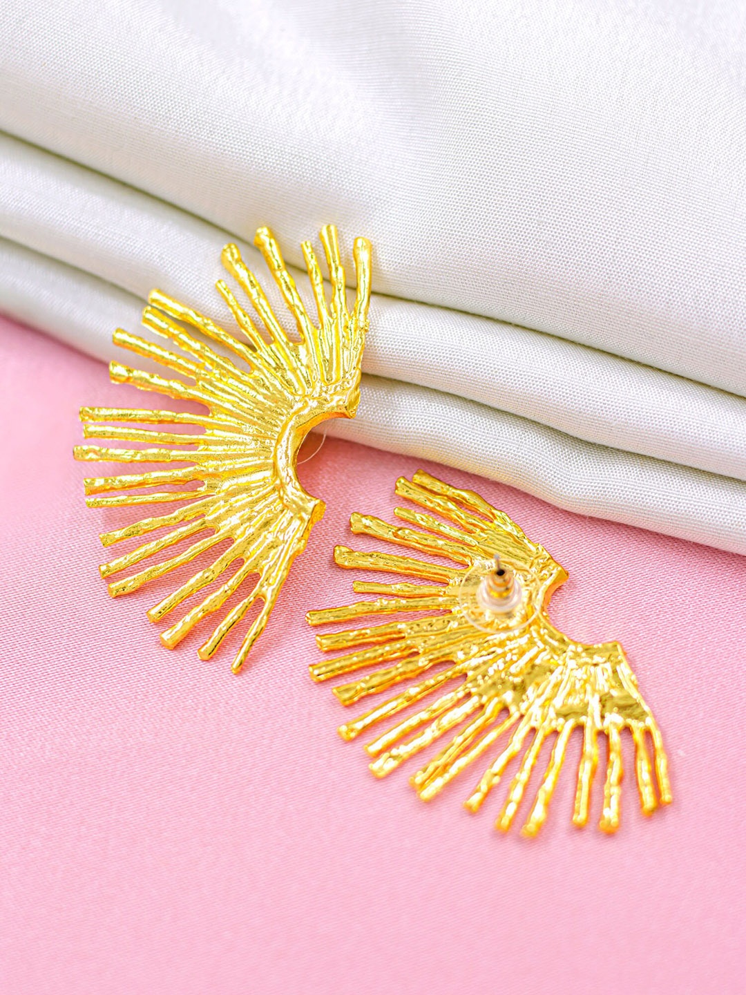 

Bellofox Gold-Plated Contemporary Drop Earrings