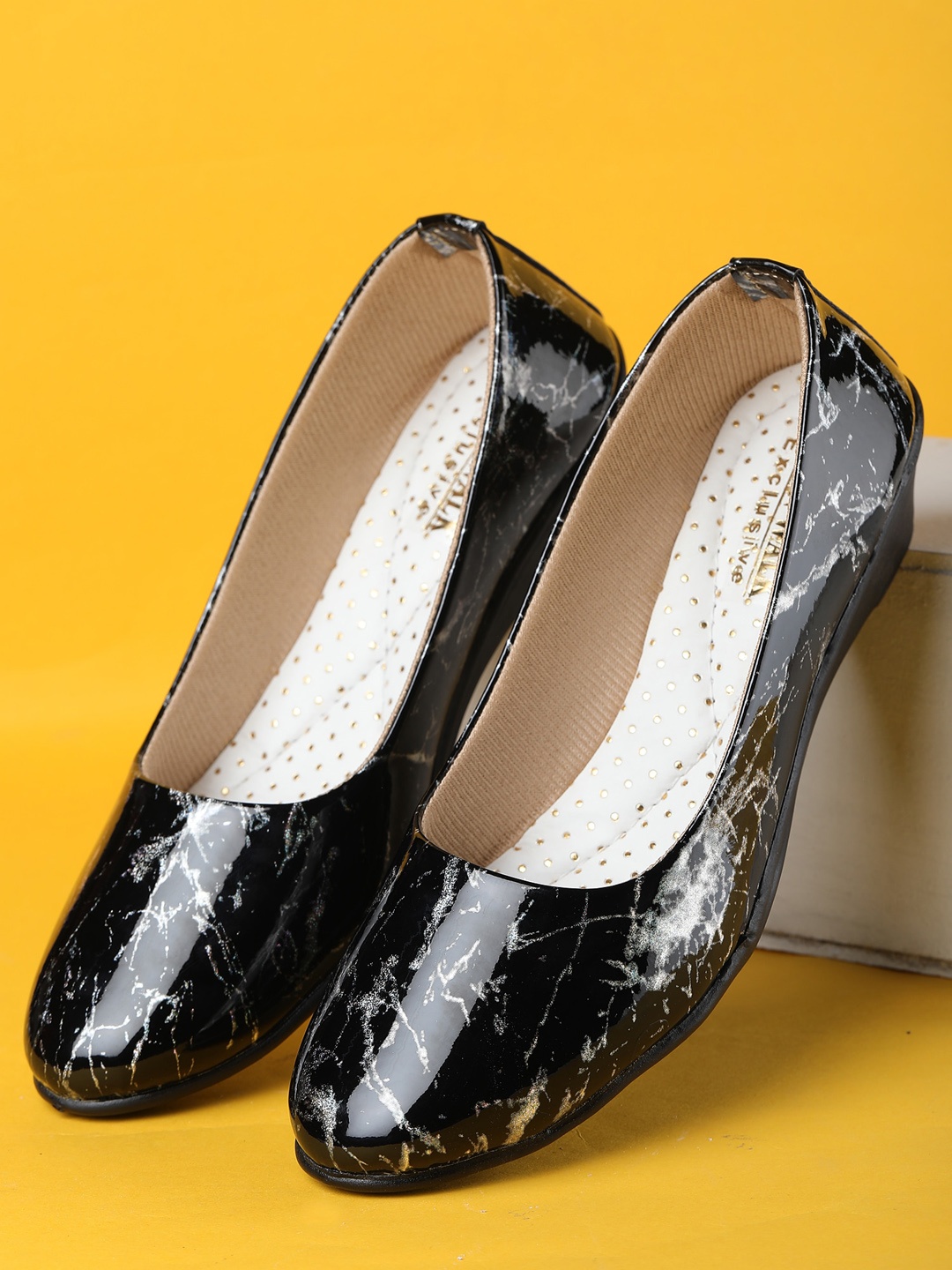 

Moonwalk Printed Wedge Pumps Heels, Black