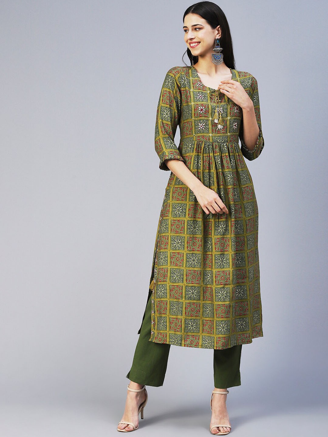 

FASHOR Women Ethnic Motifs Printed Pleated Kurta with Trousers, Green