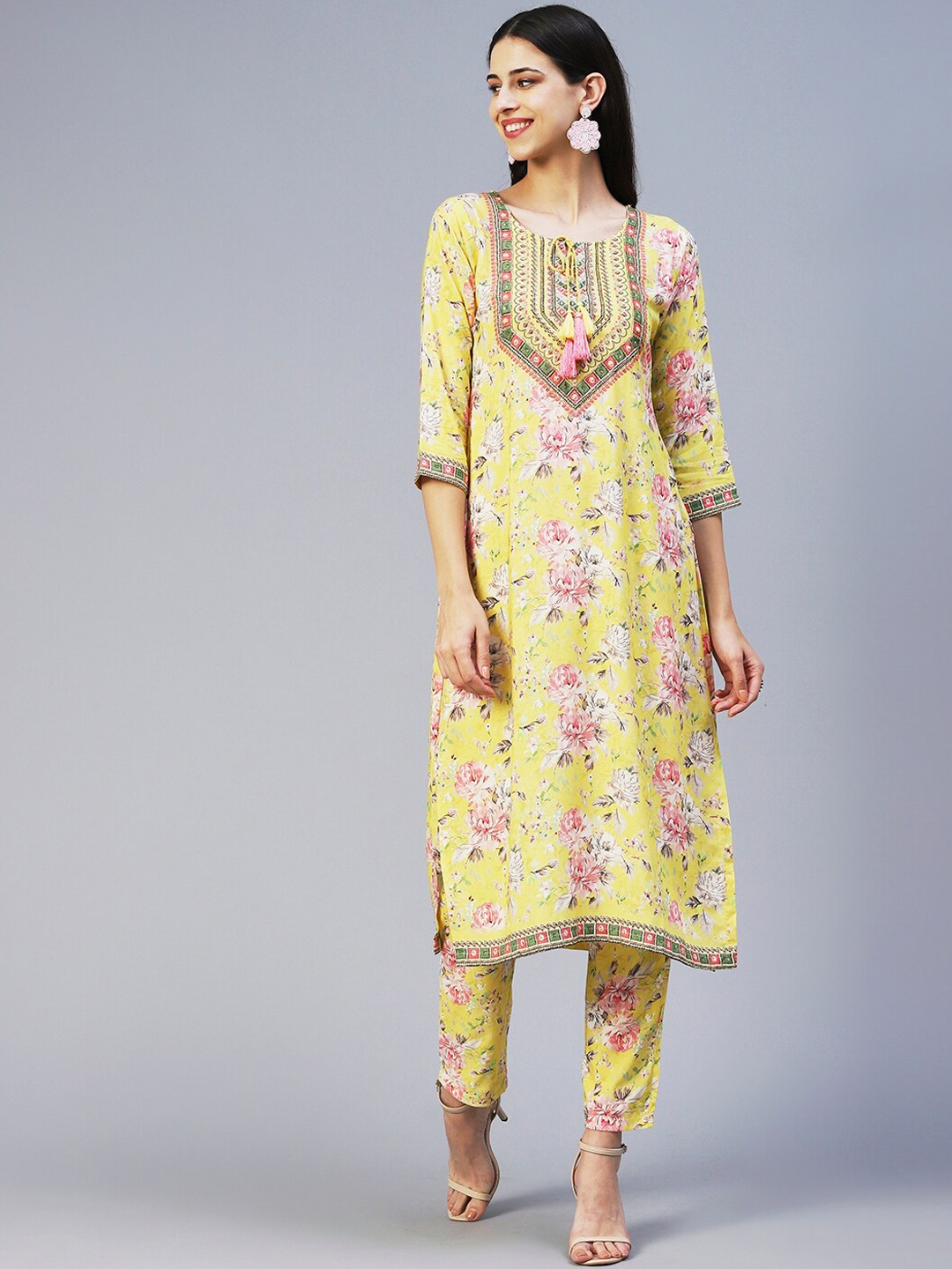 

FASHOR Women Floral Printed Kurta with Trousers, Yellow