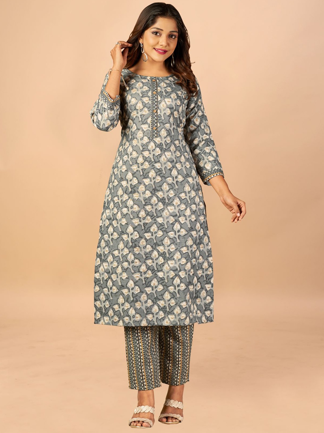 

KALINI Women Floral Printed Pure Cotton Kurta with Pyjamas, Grey