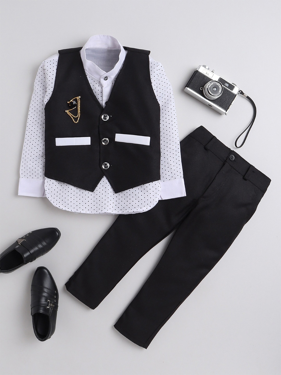 

ahhaaaa Boys Black Printed Kurta with Trousers