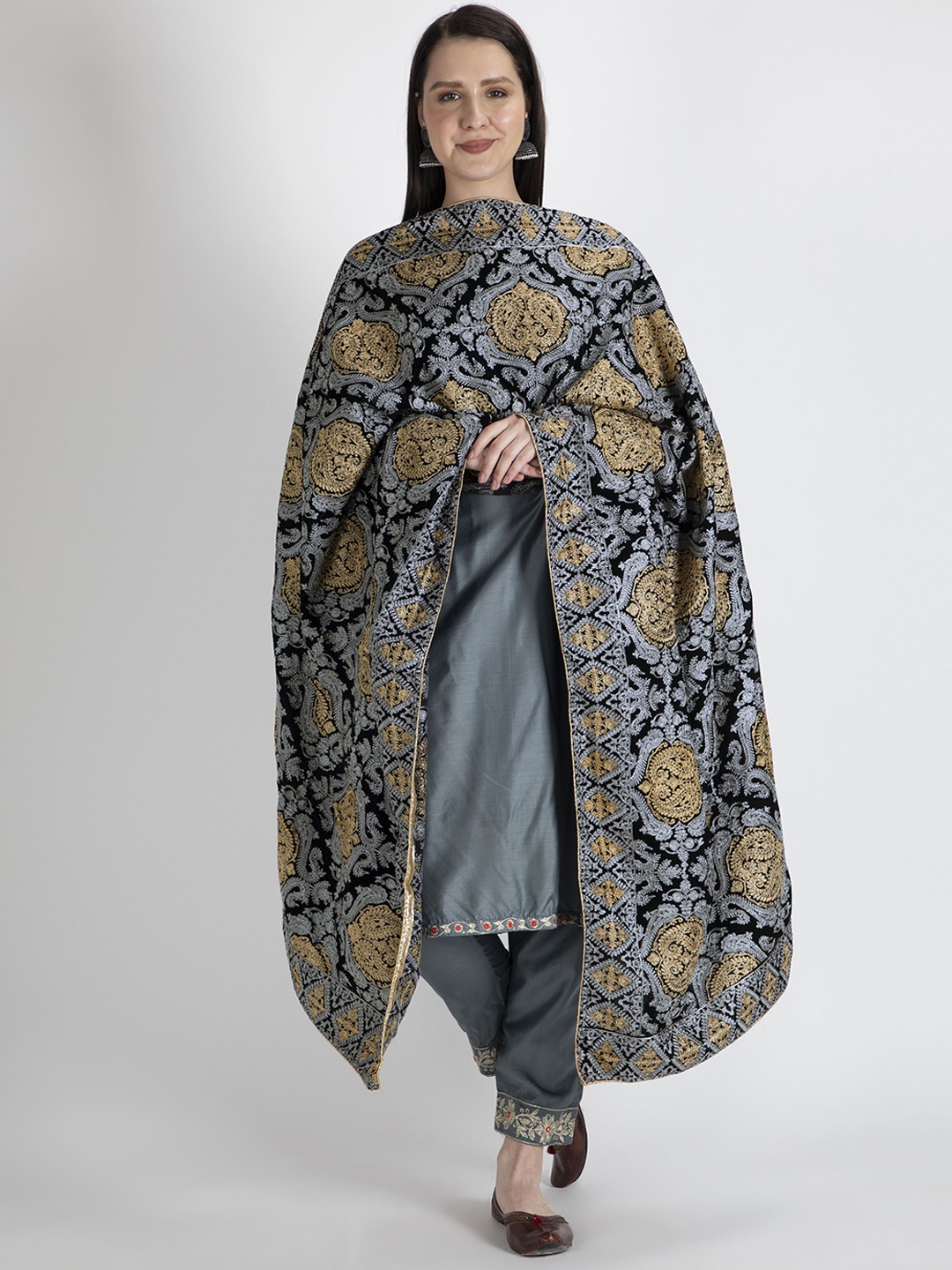 

Moda Chales Women Ethnic Printed Pure Velvet Shawl, Black