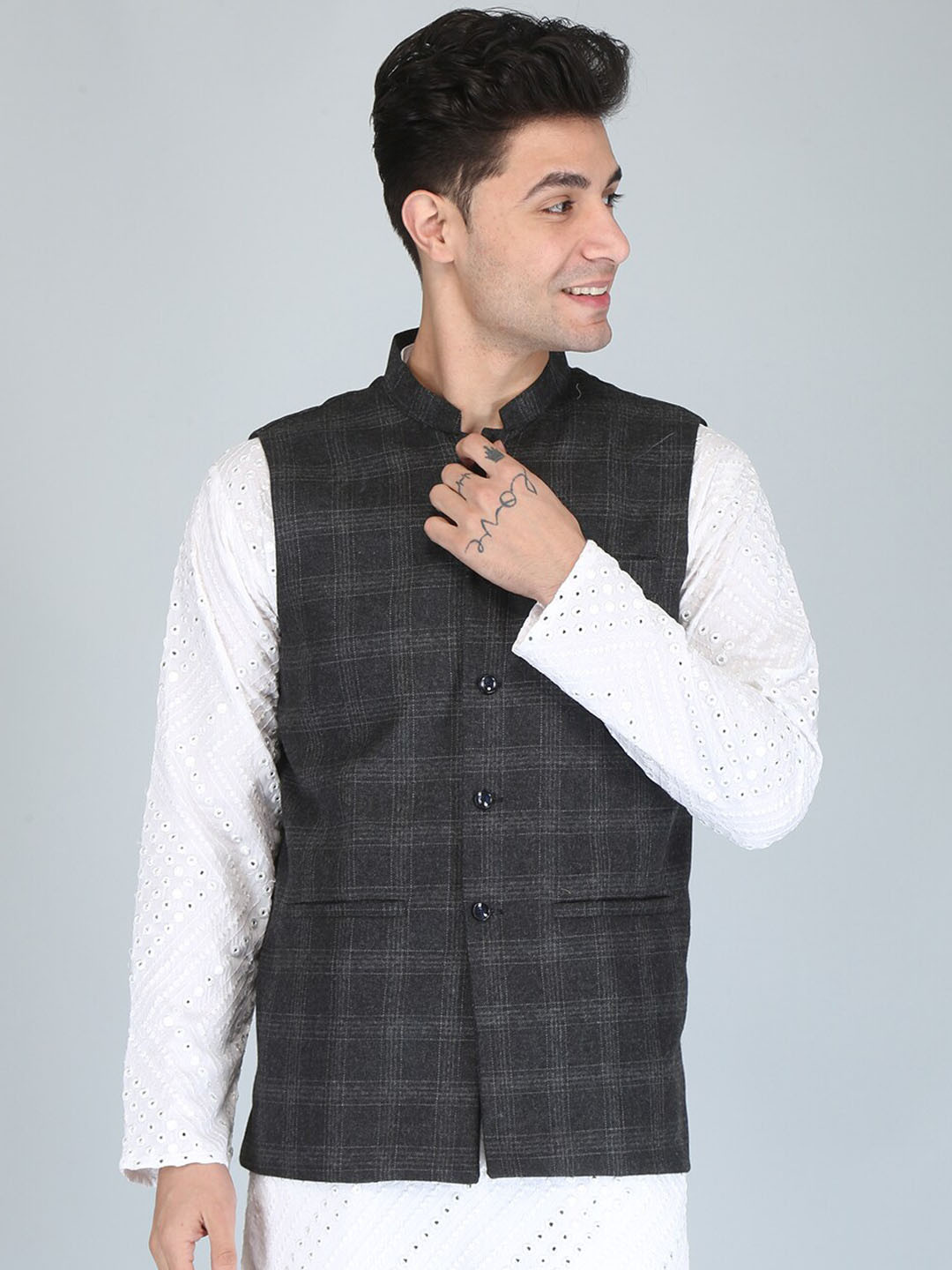 

UNCRAZY Men Checked Woven Nehru Jackets, Black