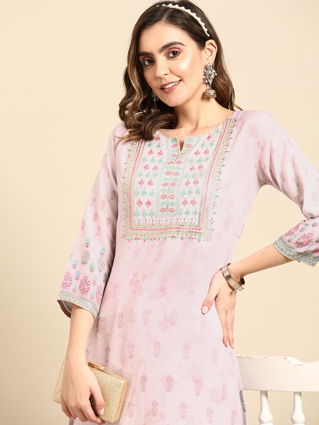 

Sangria Women Pink Floral Embroidered Kurta