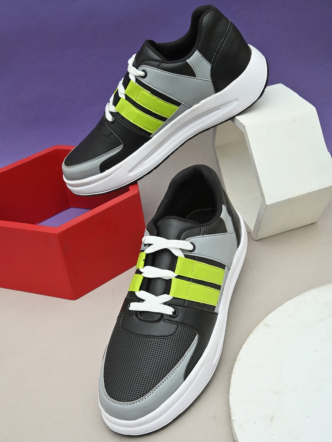 

Mast & Harbour Men Lace-Ups Colourblocked Sneakers, Black