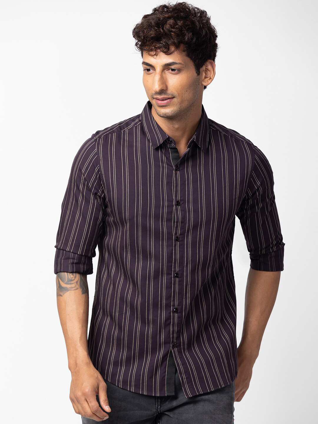 

SPYKAR Men Slim Fit Striped Casual Shirt, Burgundy