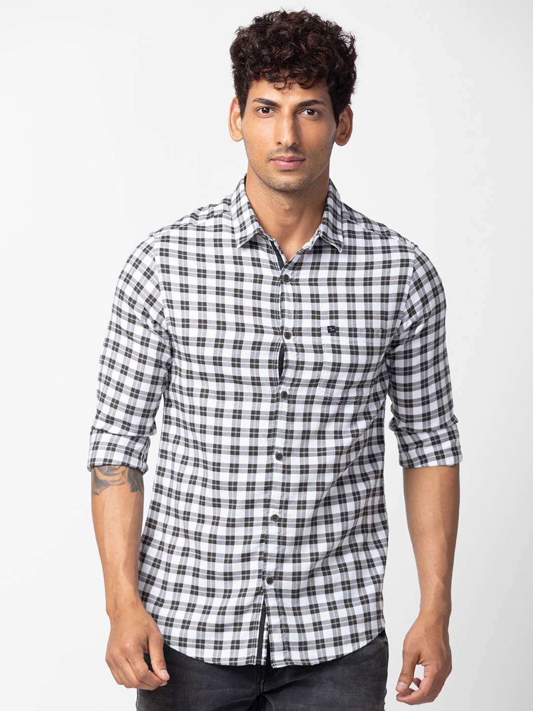 

SPYKAR Men Slim Fit Checked Casual Shirt, White