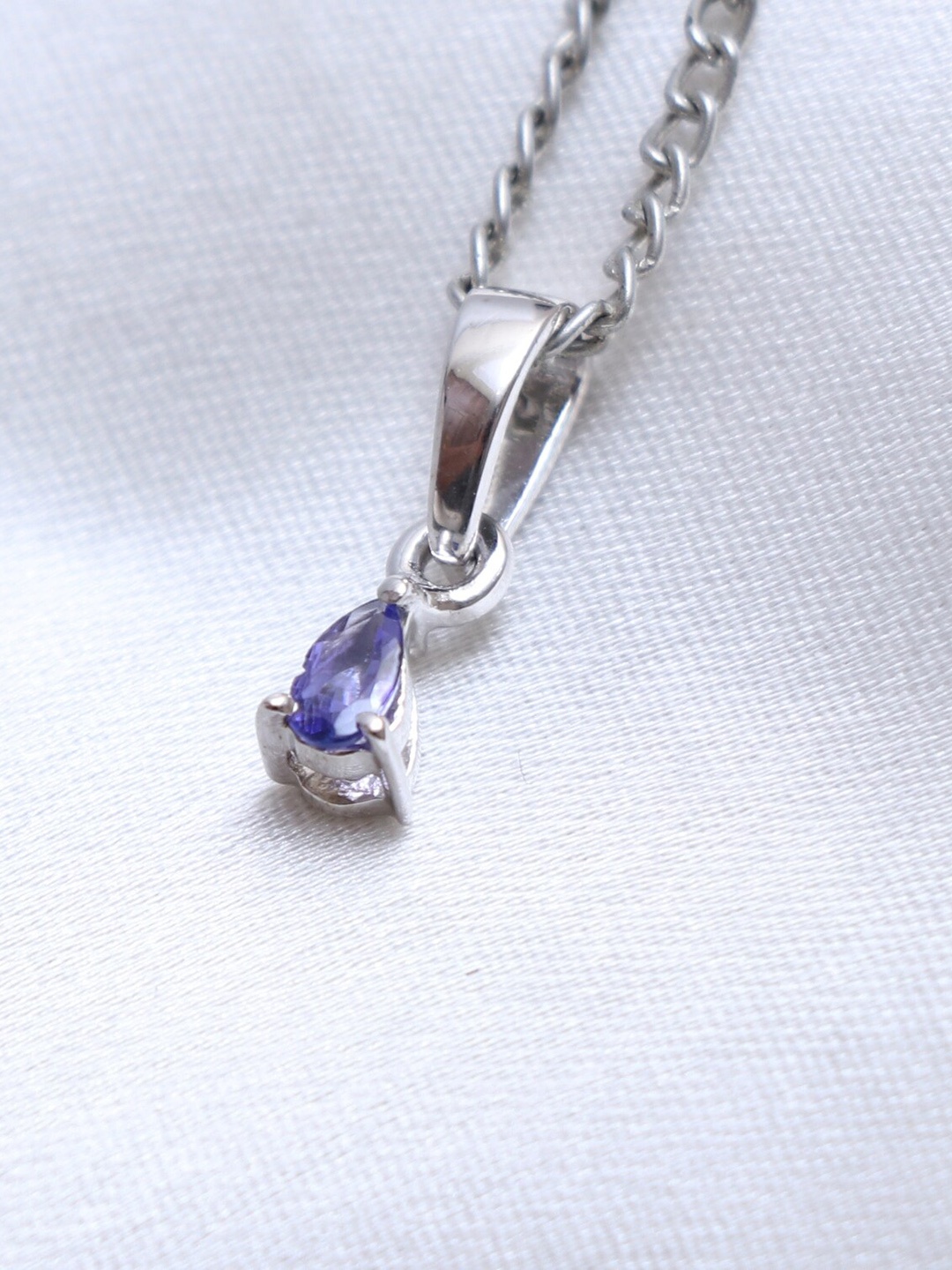 

HIFLYER JEWELS Women 92.5 % Sterling Silver Silver-Plated Pendant With Chain, Blue