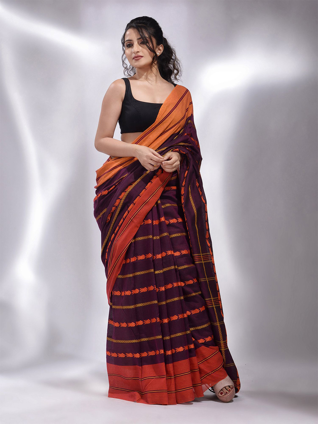 

Charukriti Woven Design Zari Pure Cotton Saree, Magenta
