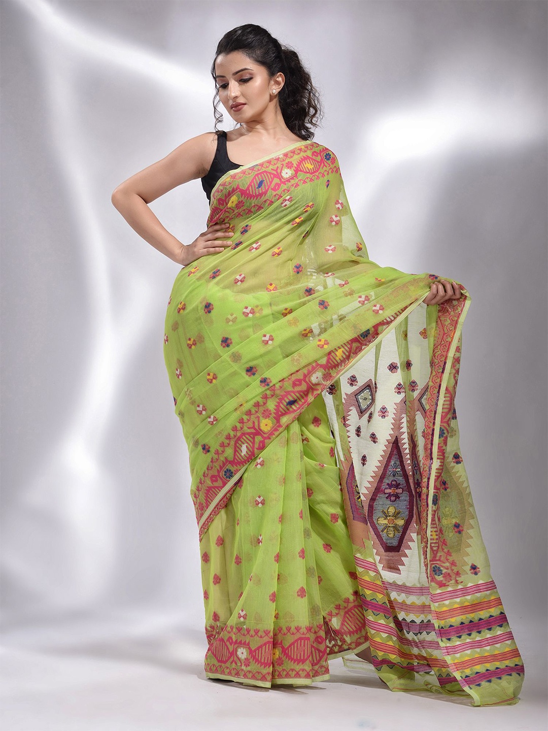 

Charukriti Woven Design Silk Cotton Jamdani Saree, Green