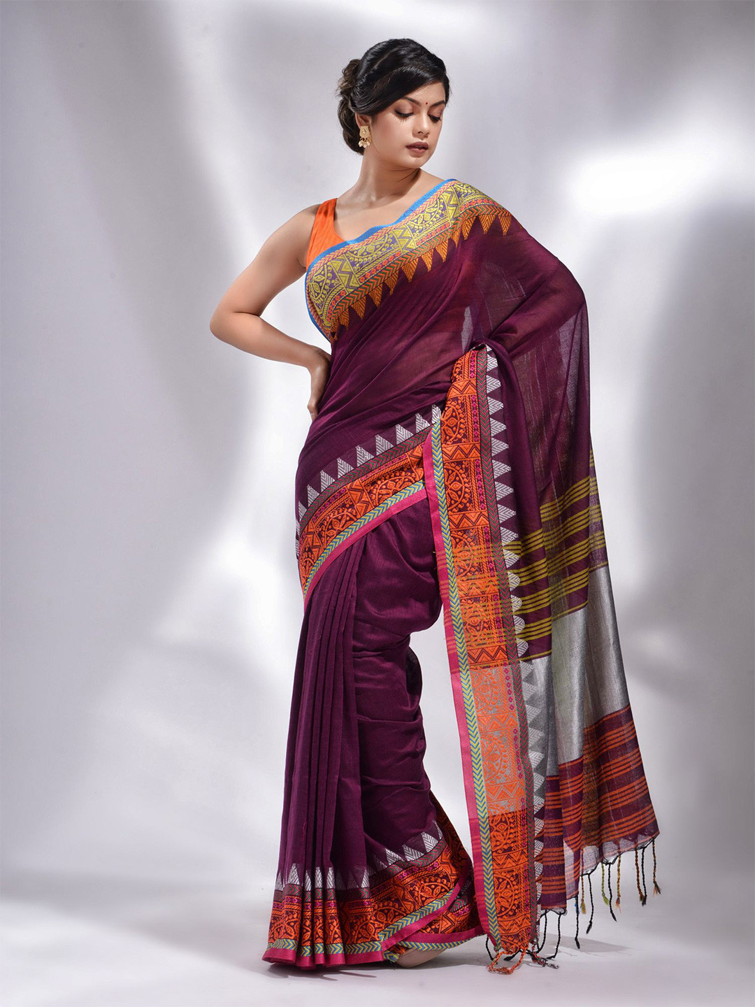 

Charukriti Woven Design Zari Pure Cotton Saree, Red