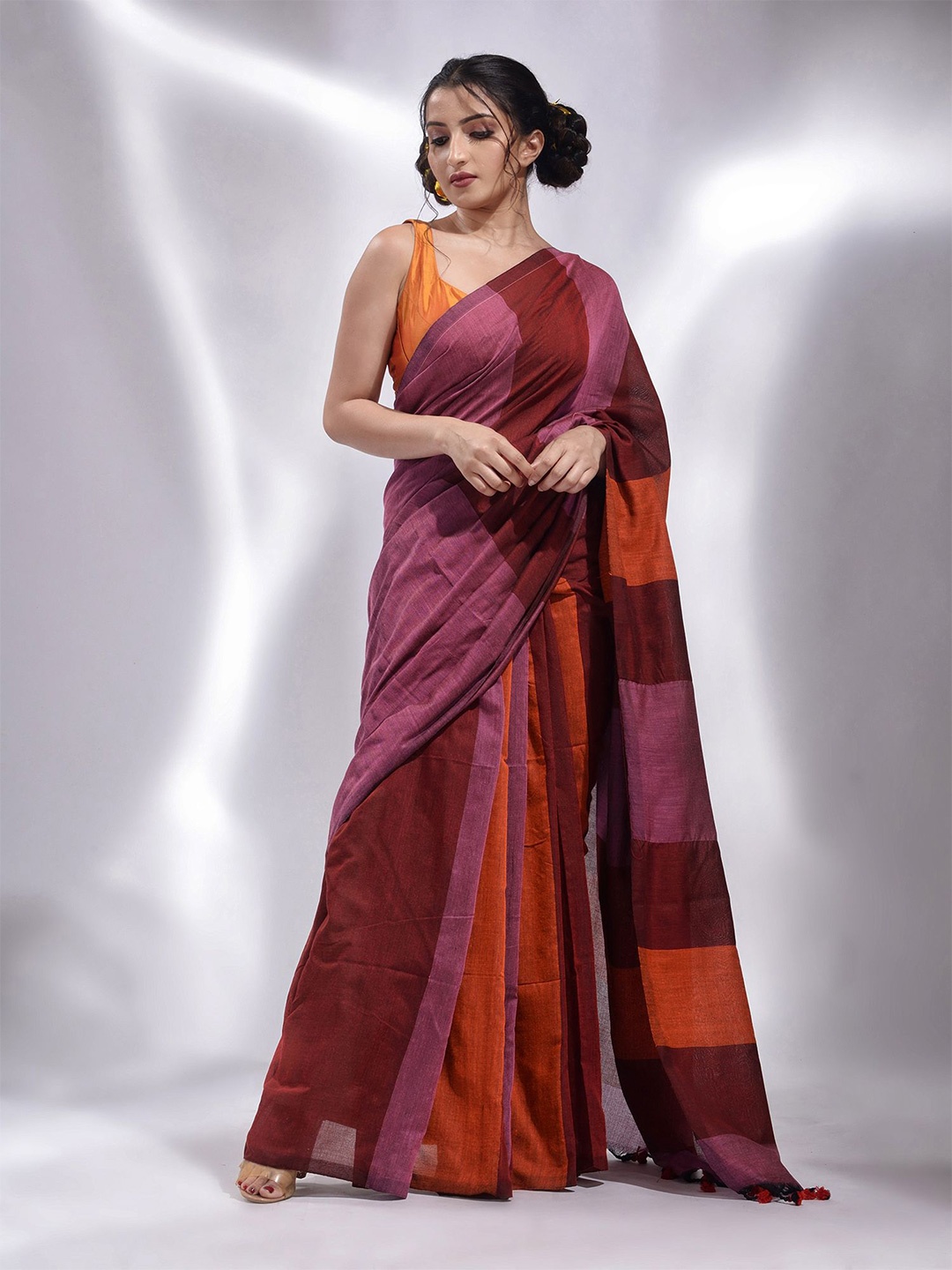 

Charukriti Colourblocked Woven Design Pure Cotton Saree, Red