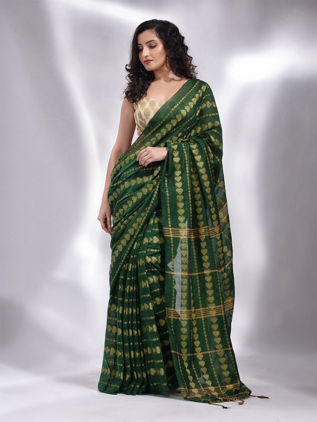

Charukriti Woven Design Zari Pure Cotton Saree, Green