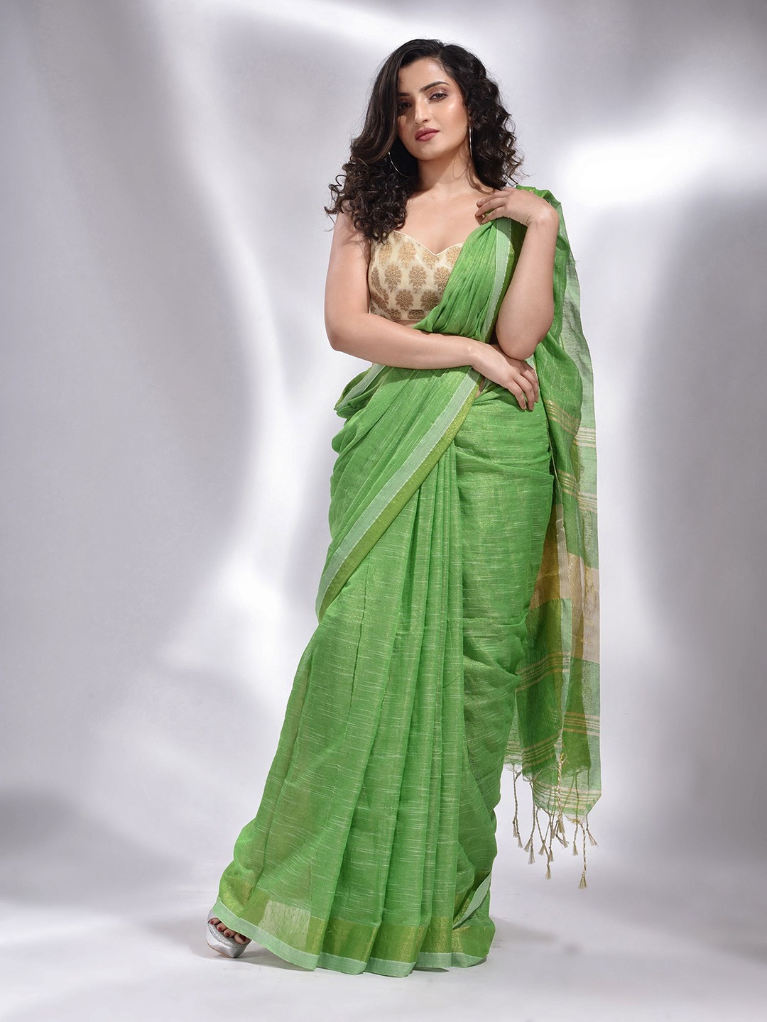 

Charukriti Woven Design Zari Pure Cotton Saree, Green