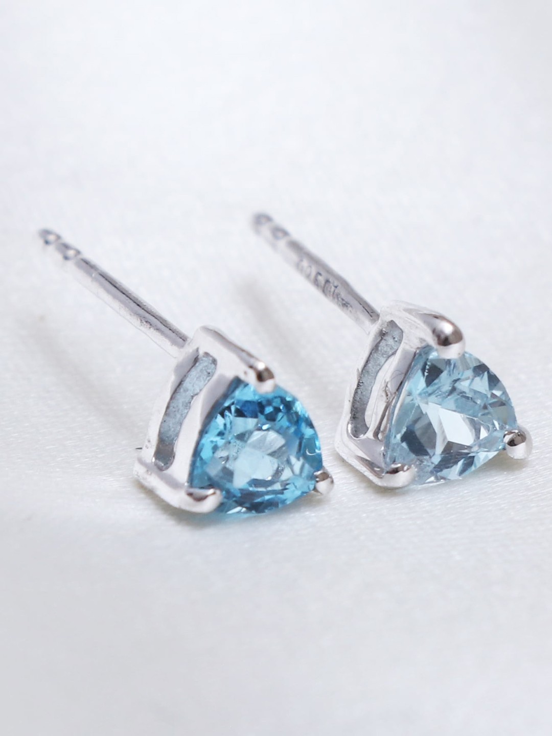 

HIFLYER JEWELS Silver Plated Triangular Studs Earrings, Blue