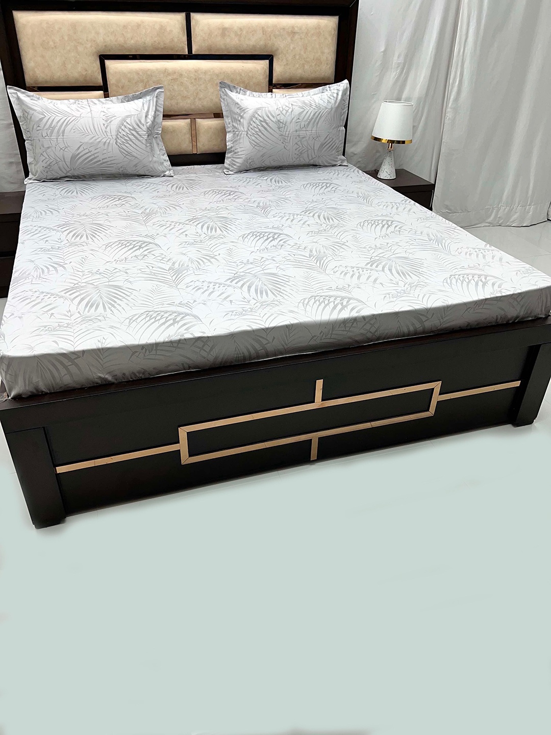 

Pure Decor Grey Floral Printed 380 TC King Pure Cotton Bedsheet with 2 Pillow Covers