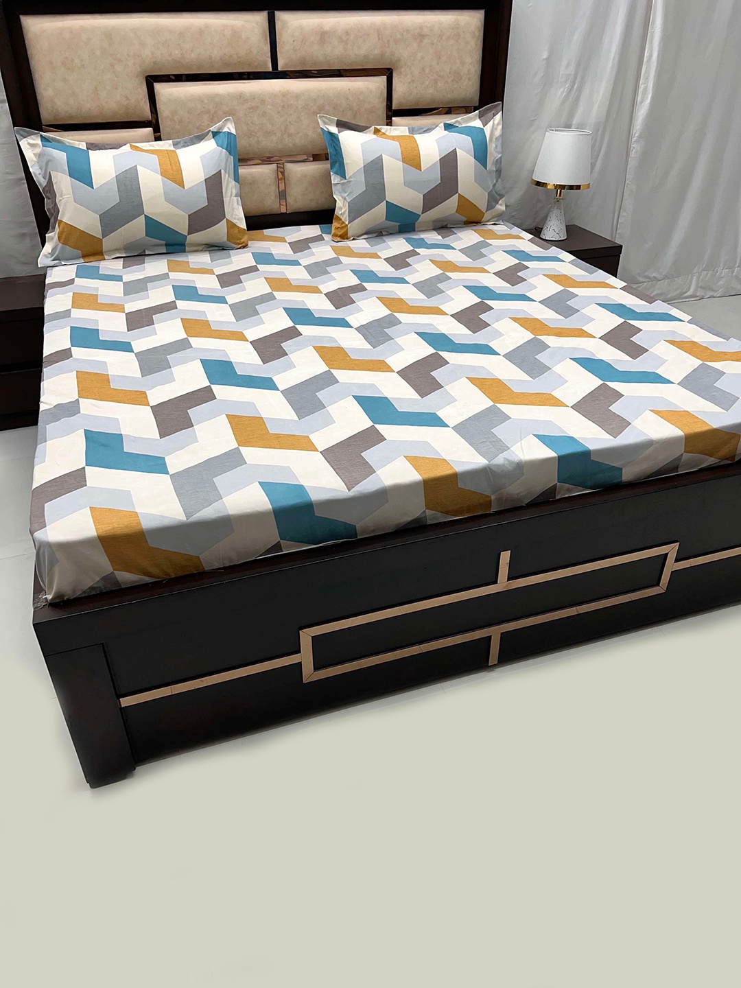 

Pure Decor White & Yellow Geometric Printed 250 TC King Bedsheet with 2 Pillow Covers