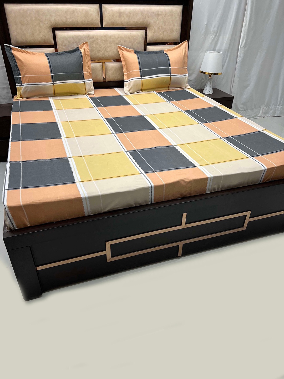 

Pure Decor Orange & Black Geometric Printed 250 TC King Bedsheet with 2 Pillow Covers