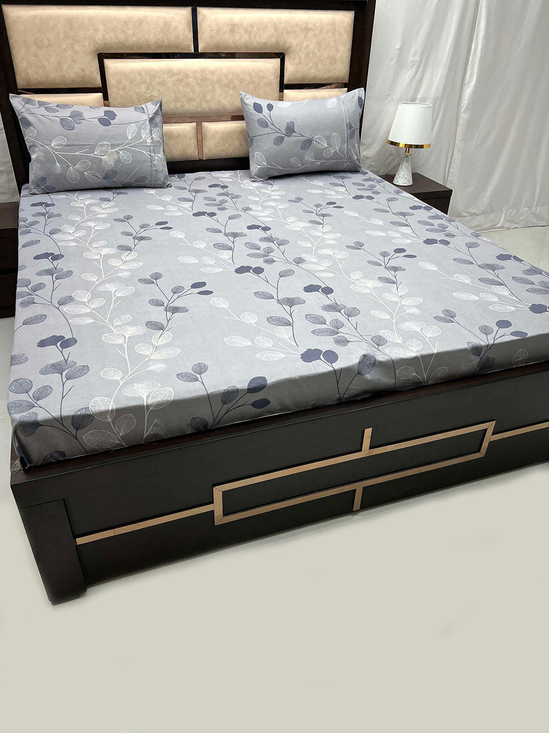 

Pure Decor Grey & White Floral Printed 250 TC King Bedsheet with 2 Pillow Covers