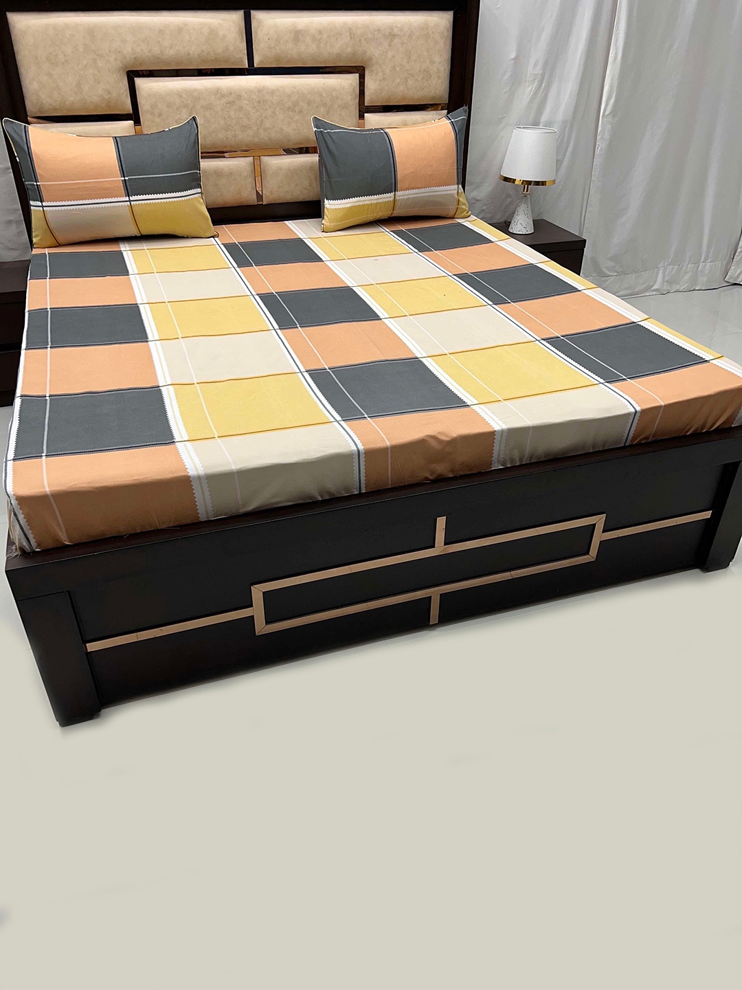 

Pure Decor Orange & Yellow Geometric Printed 250 TC King Bedsheet with 2 Pillow Covers