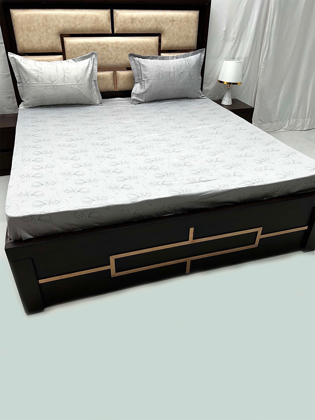 

Pure Decor Grey Floral Printed 380 TC King Pure Cotton Bedsheet with 2 Pillow Covers