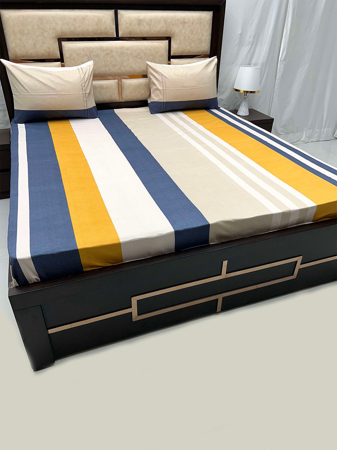 

Pure Decor Leisure Fur Geometric Printed 250 TC King Bedsheet with 2 Pillow Covers, Yellow