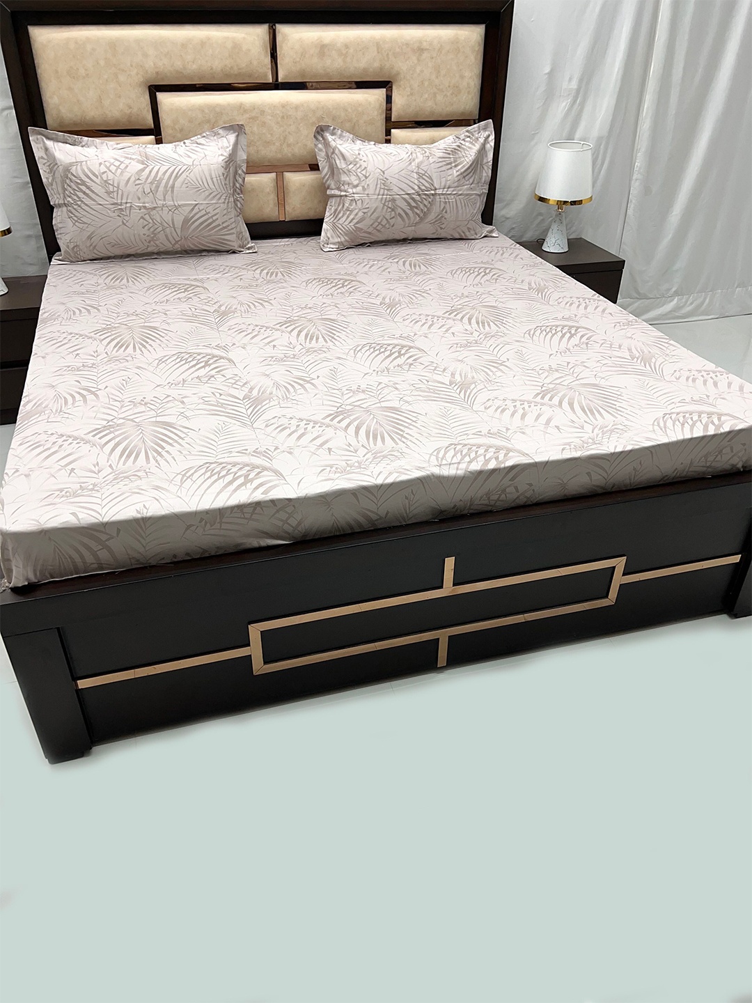 

Pure Decor Brown & Beige Floral Printed 380 TC King Cotton Bedsheet with 2 Pillow Covers