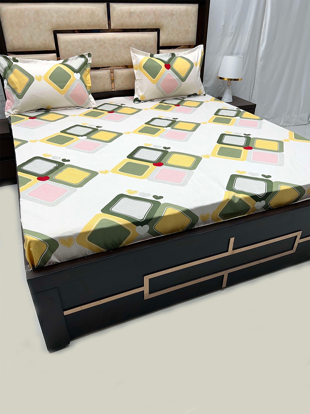 

Pure Decor White & Green Geometric 250 TC King Bedsheet with 2 Pillow Covers