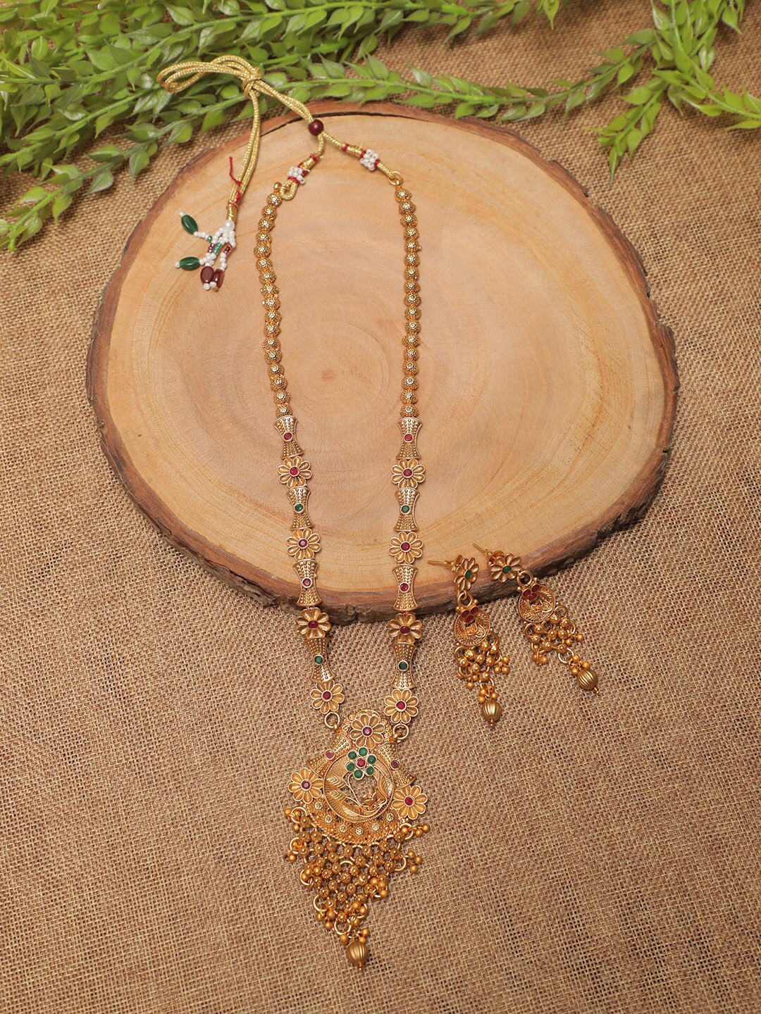 

Swarajshop Gold-Plated Kundan Studded & Pearl Beaded Jewellery Set