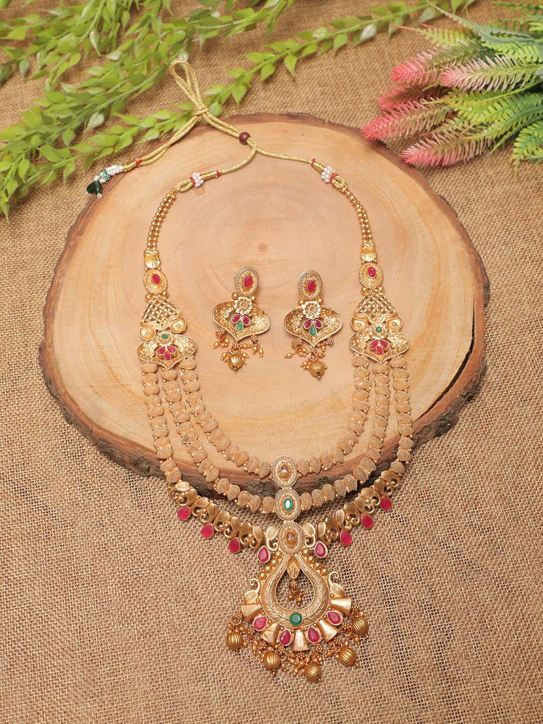 

Swarajshop Women Gold-Plated Kundan-Studded Jewellery Set, Maroon