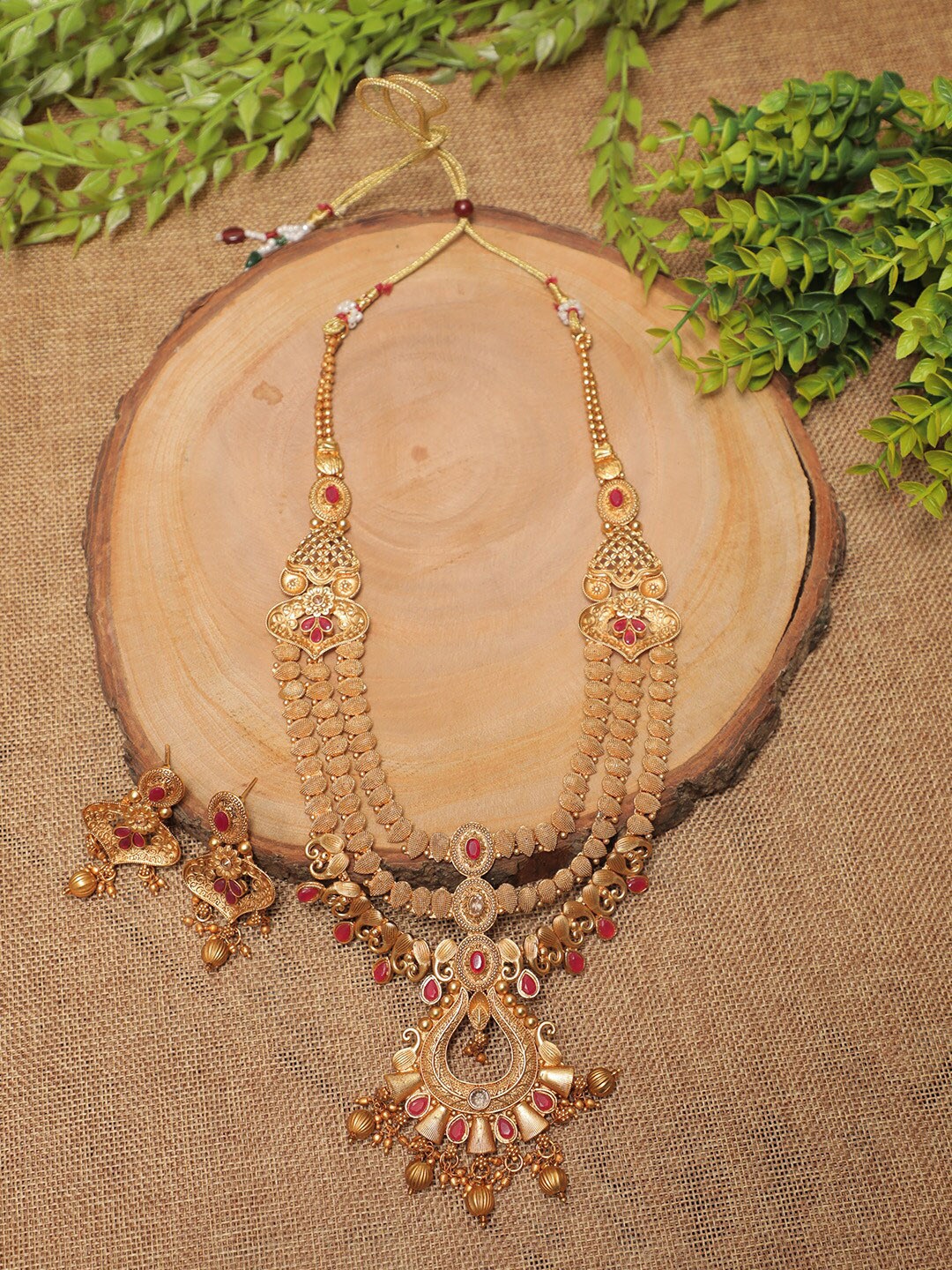 

Swarajshop Women Gold-Plated Kundan Studded Jewellery Set, Maroon