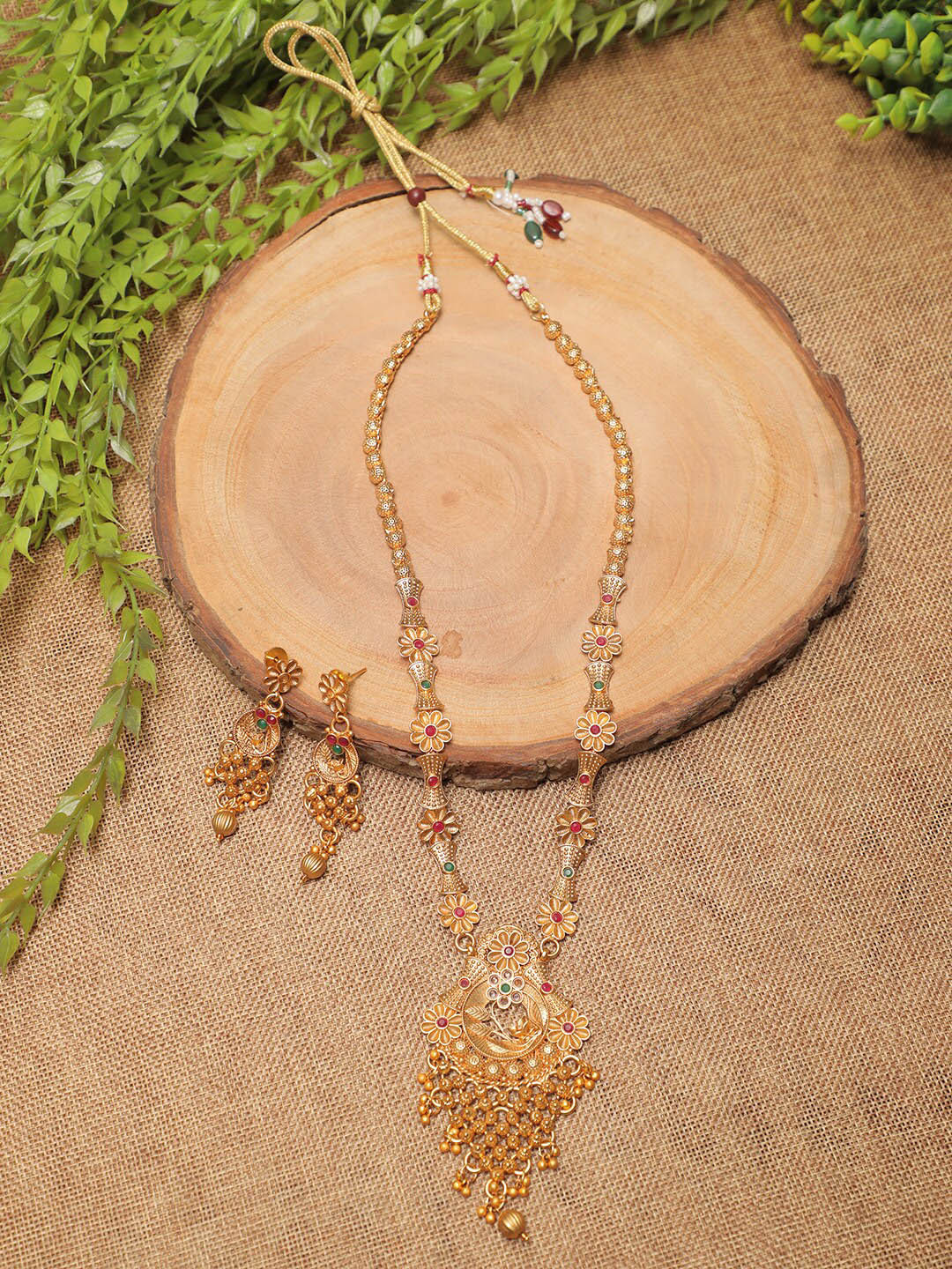 

Swarajshop Women Gold-Plated Kundan-Studded Jewellery Set, Maroon