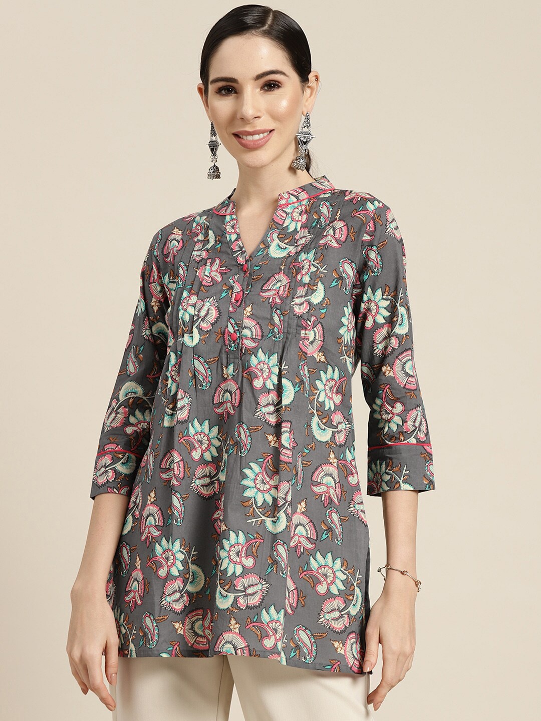 

Rain & Rainbow Floral Printed Pure Cotton Panelled Kurti, Grey
