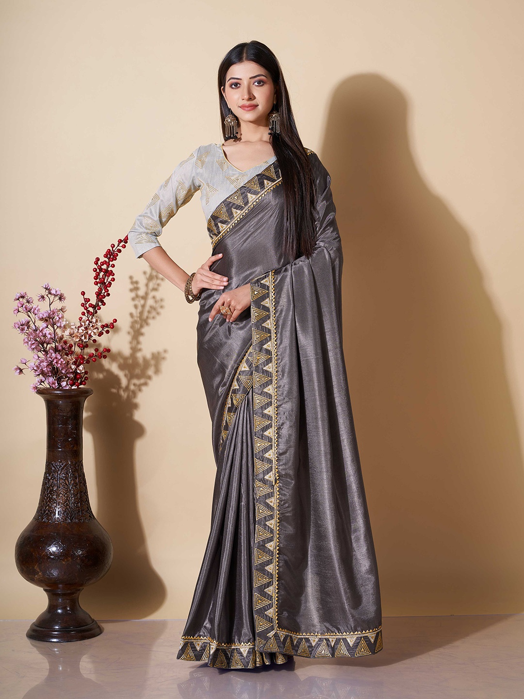 

Zombom Embroidered Pure Silk Maheshwari Saree, Grey