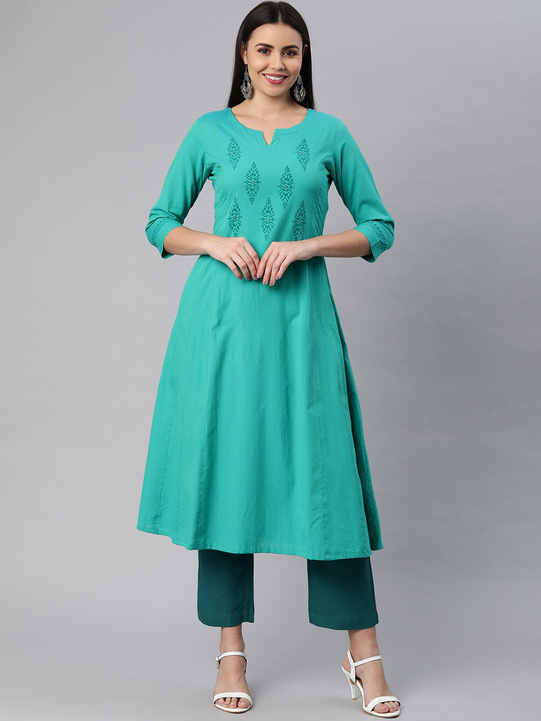 

KAMI KUBI Yoke Design Notched Neck Anarkali Kurta, Green