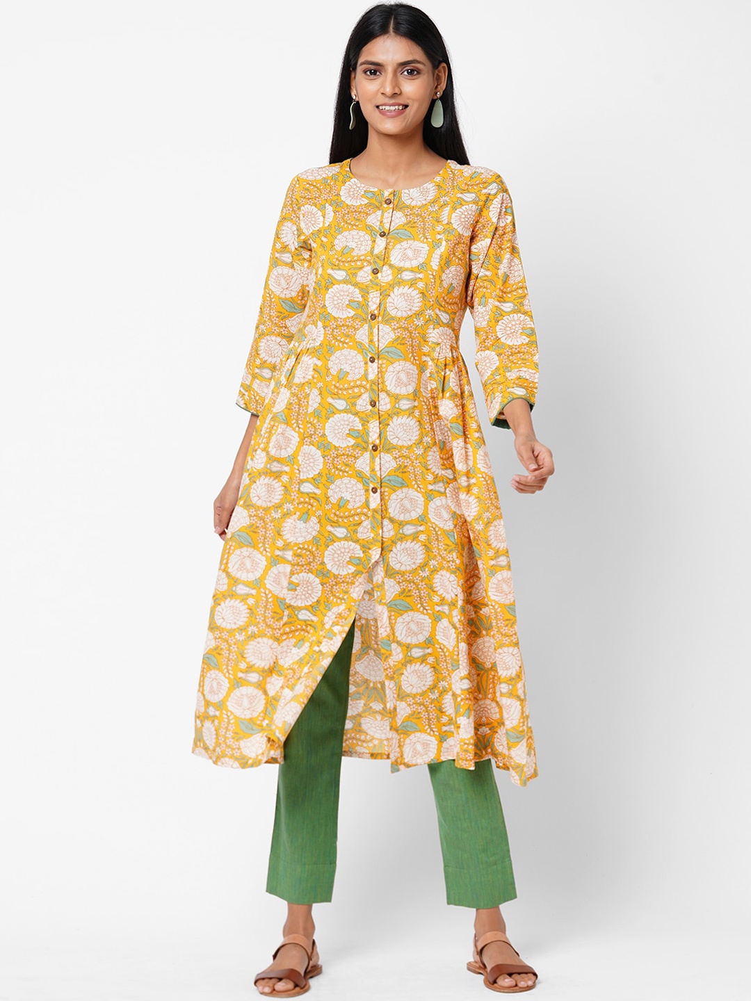 

KAMI KUBI Women Yellow Printed Flared Sleeves Mirror Work Kurta