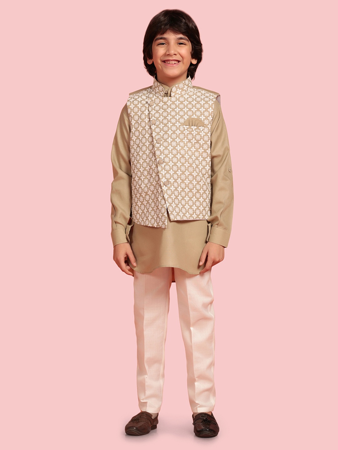 

Aj DEZInES Boys Solid Pure Cotton Kurta with Trousers & Waistcoat, Green