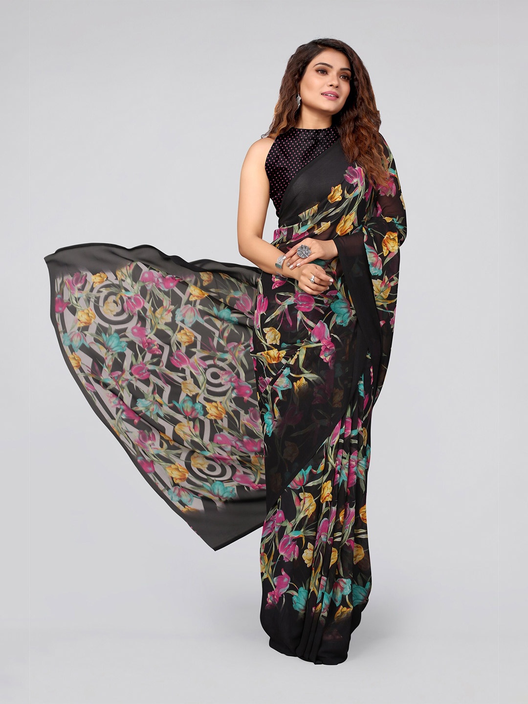 

MIRCHI FASHION Floral Printed Saree, Black