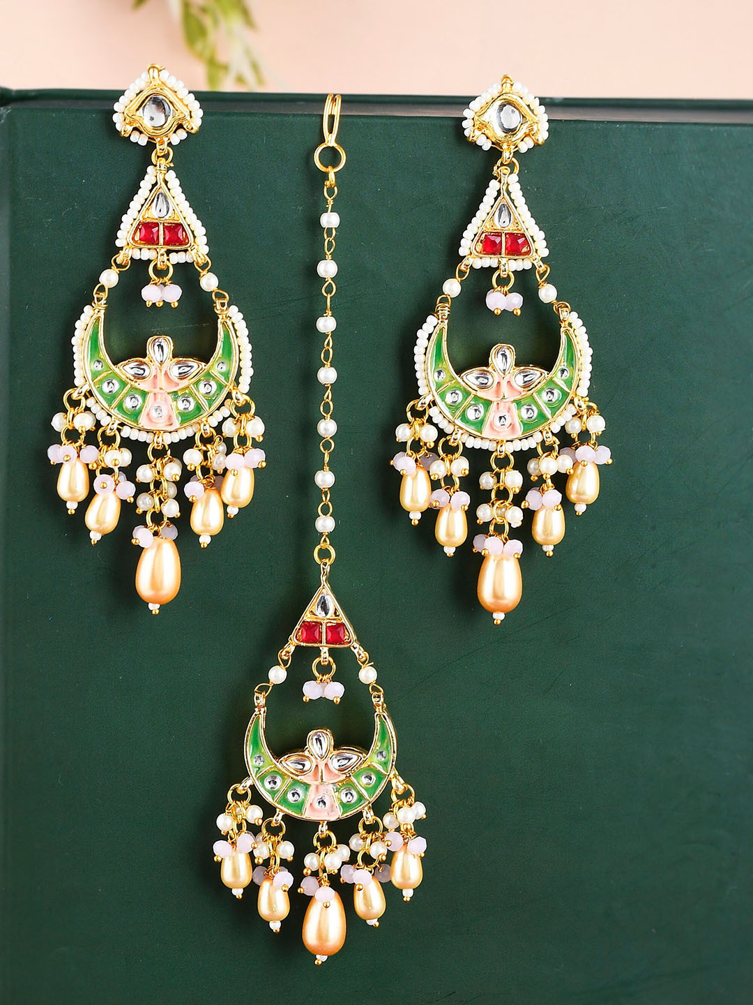 

DASTOOR Gold-Plated Brass Kundan Maangtikka With Earrings