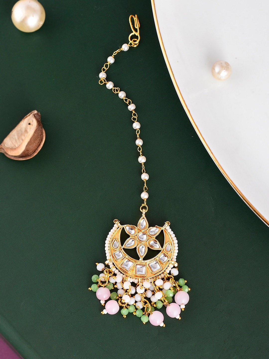 

DASTOOR Gold-Plated Kundan Stone-Studded & Pearls-Beaded Maang Tikka