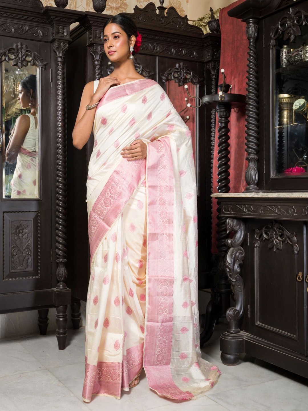 

HERE&NOW Woven Design Zari Silk Blend Kanjeevaram Saree, Cream