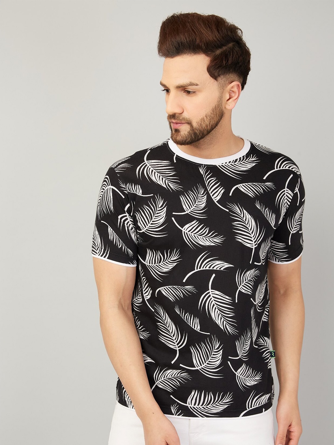 

Rodzen Men Graphic Printed Pure Cotton T-shirt, Black