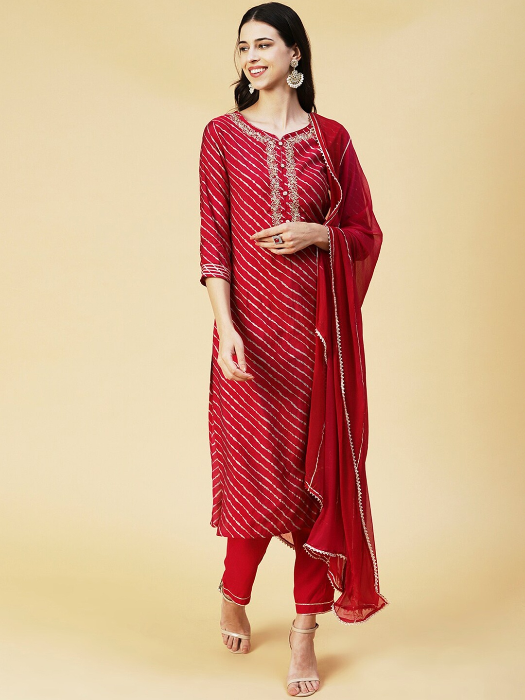 

FASHOR Women Magenta Leheriya Printed Beads and Stones Kurta with Trousers & With Dupatta