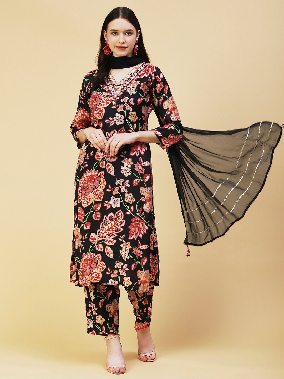 

FASHOR Women Floral Printed Gotta Patti Kurta with Trousers & Dupatta, Black